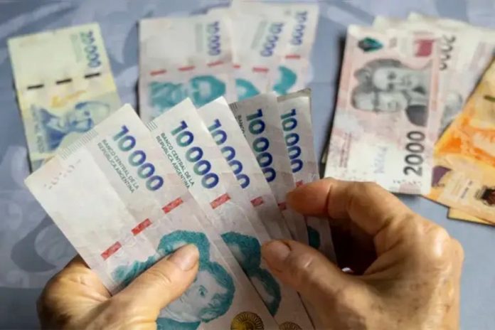 El Gobierno apunta a un piso salarial de $1.070.000 en paritarias
