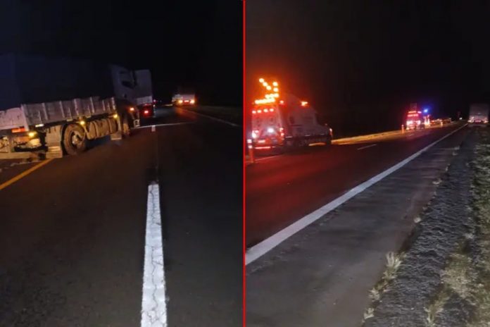 Un camión despistó en la Autovía 14 y terminó en el cantero central