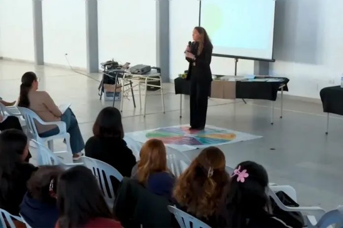 Charla gratuita sobre emociones, límites y pantallas para familias