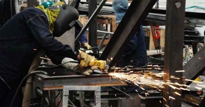 La industria metalúrgica cayó 4,4% y tiene paradas seis de cada diez máquinas
