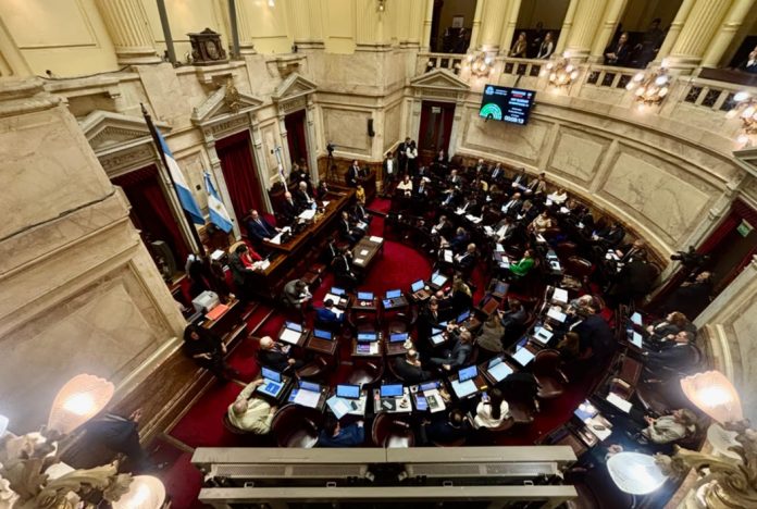 El Senado aprobó la Ley de Propiedad Privada, pero el Gobierno cedió el capítulo del fuego