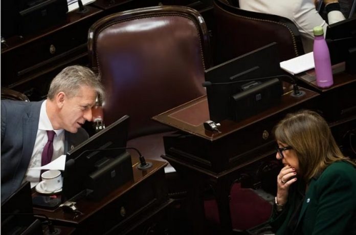 El Senado aprobó la ley de desalojos exprés en medio de represión callejera