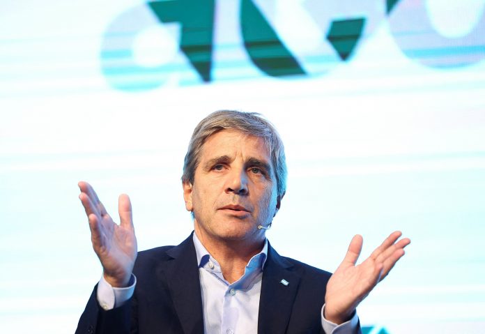 El Gobierno abre el crédito en dólares a todas las empresas