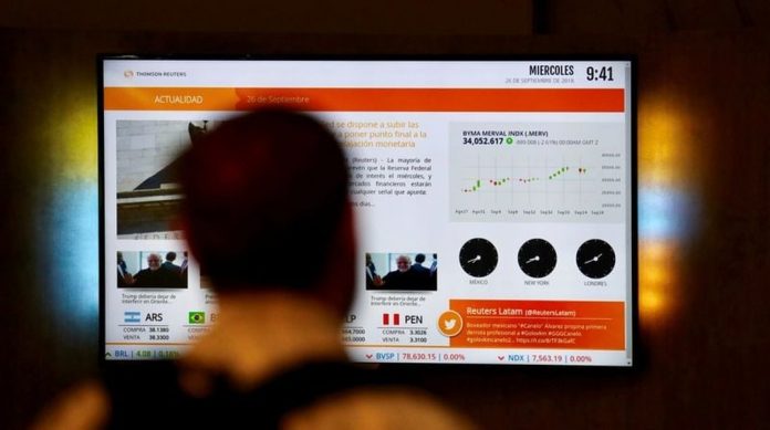 El riesgo país rozó los 500 puntos y marcó el peor nivel desde junio