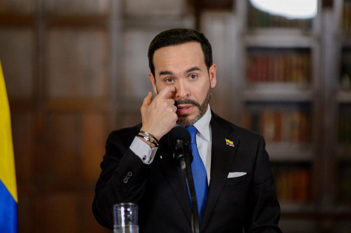 El nuevo presidente de Colombia apunta a Petro: 