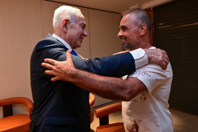 En Tel Aviv: el pasajero que contuvo al piloto de Flydubai habló con Netanyahu