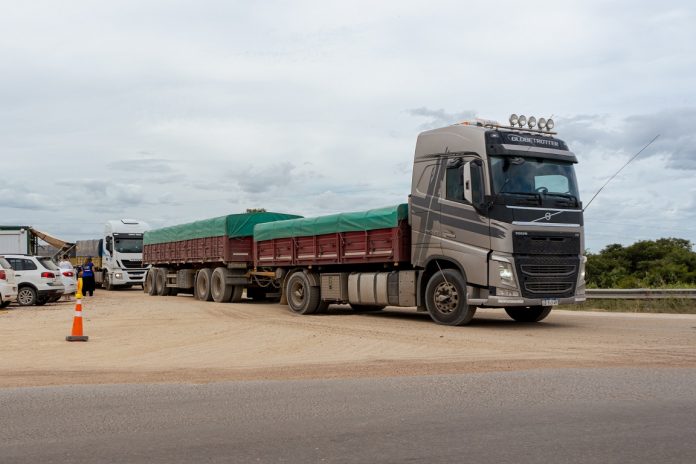 El transporte de cargas subió 1,66% en agosto y acumula 27% en el año
