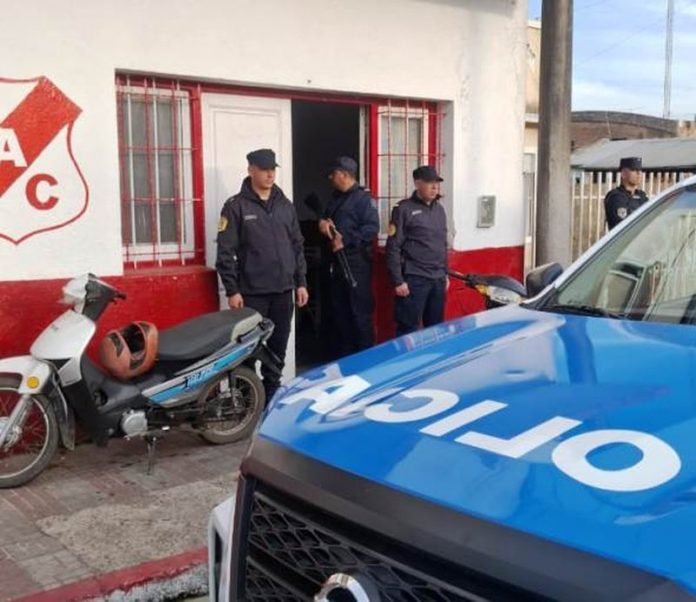 Allanaron la sede de Colegiales por un hurto en un supermercado