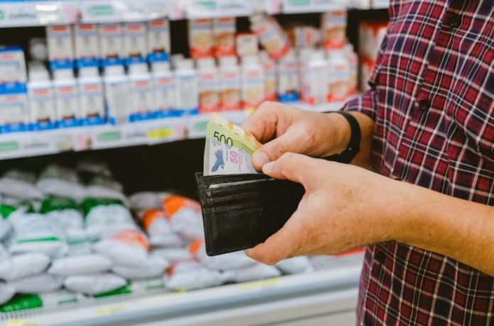 El 76% se endeudó para comer, pagar la salud o las tarifas