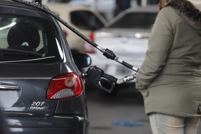 Petroleras privadas suben hasta 5% los combustibles; YPF aún espera