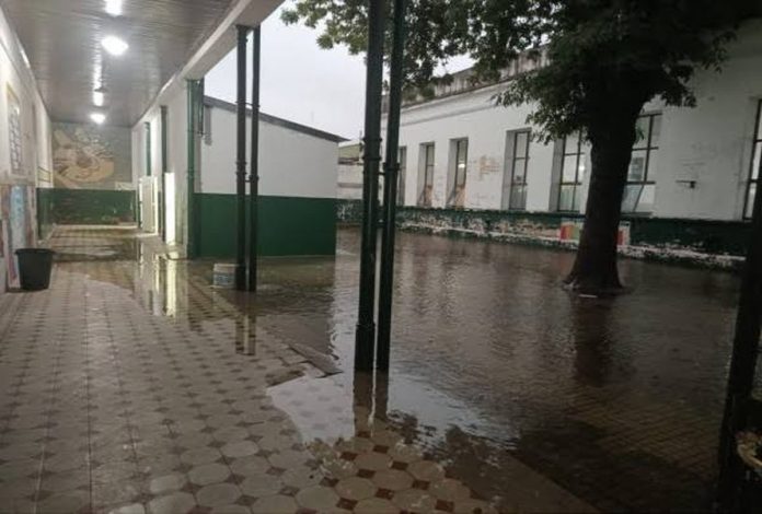 El Niño se viene: el CGE exige a las escuelas limpiar desagües ya