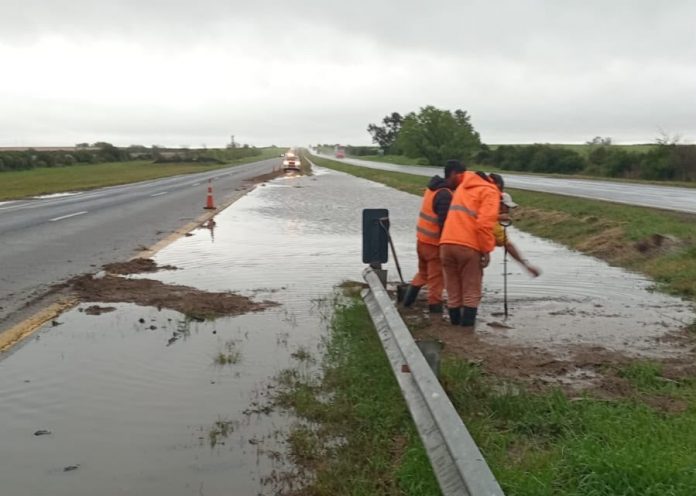 Drenaje en la RN14 cerca de Colonia Elía: anticipan la lluvia