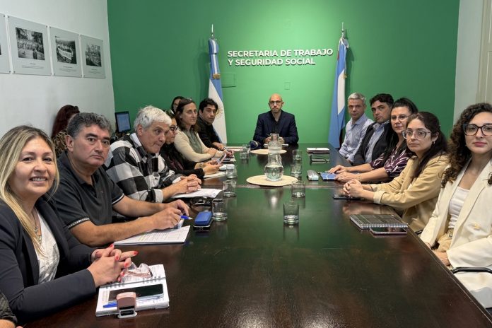 Docentes de Entre Ríos: el Gobierno fija $910.000 de sueldo inicial