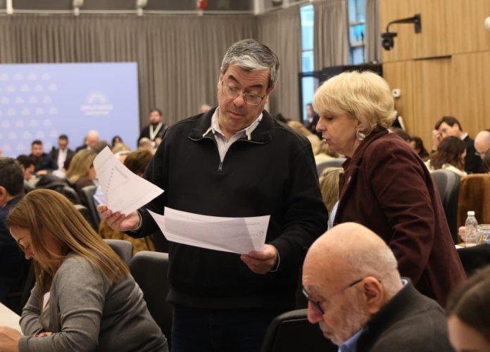 Morosidad: LLA logró el dictamen, pero la oposición quiere imponer su plan