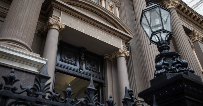 Dólares: las personas compraron US$ 3.366 millones en agosto