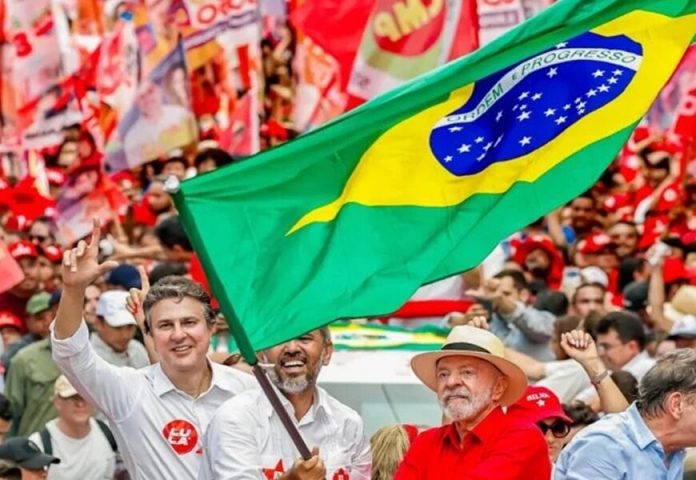 Lula en Ceará: 'Derrotaremos al candidato que bese la bandera de EE.UU.'