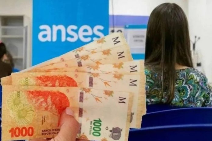 AUH en octubre: cuánto se cobra con el aumento del 1,7%