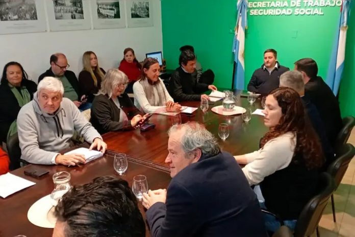 Paritaria docente: gremios esperan oferta del gobierno este jueves