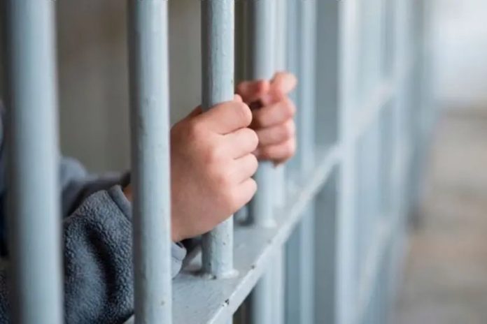 Argentina tiene nuevo régimen penal juvenil: la imputabilidad baja a los 14
