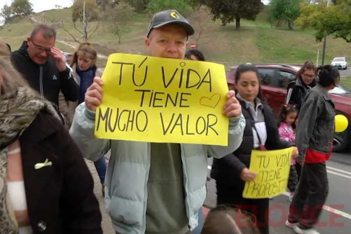 Paraná marchó por la vida: caminata y un árbol para no olvidar