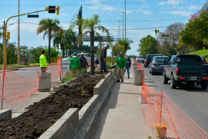 Renuevan el ingreso a Paraná: hormigón, riego y mejoras peatonales