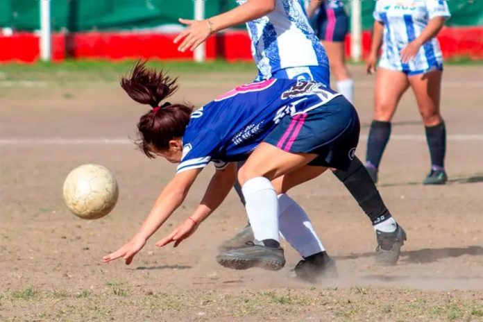 Agresión en el fútbol femenino: una joven perdió piezas dentales