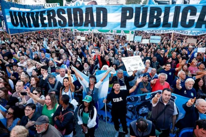 UBA: 20 días de paro y nueva marcha federal tras oferta del 3%