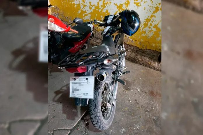 Choque en Victoria: motociclista de 24 años con fractura grave tras impactar una camioneta