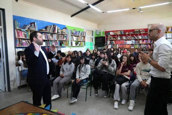 Más de 70 secundarios se prepararon para su primer empleo