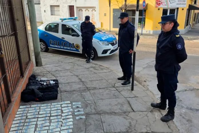 Dos misioneros detenidos en Concordia con $5 millones, dólares y joyas