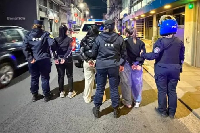 El giro policial en Paraná: prendas, perfumería y un presunto inhibidor