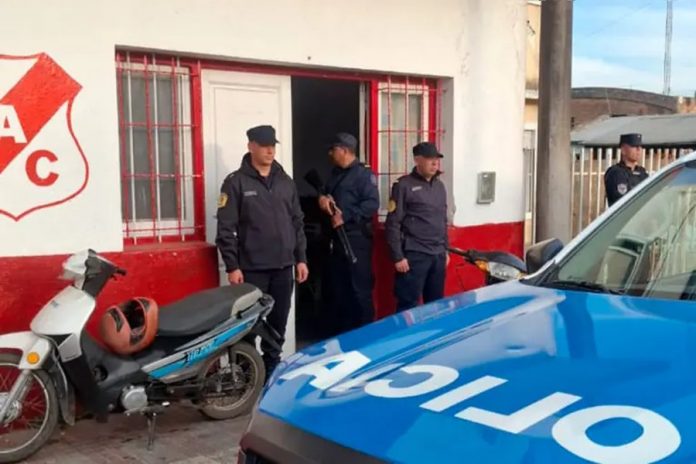 Allanaron un club de Concordia por un presunto robo en supermercado