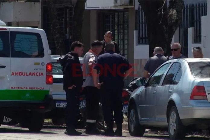 Choque entre moto y auto en Ramírez, Paraná: el motociclista fue al hospital