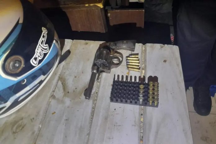 Allanamientos por amenazas en Paraná: un detenido y armas secuestradas