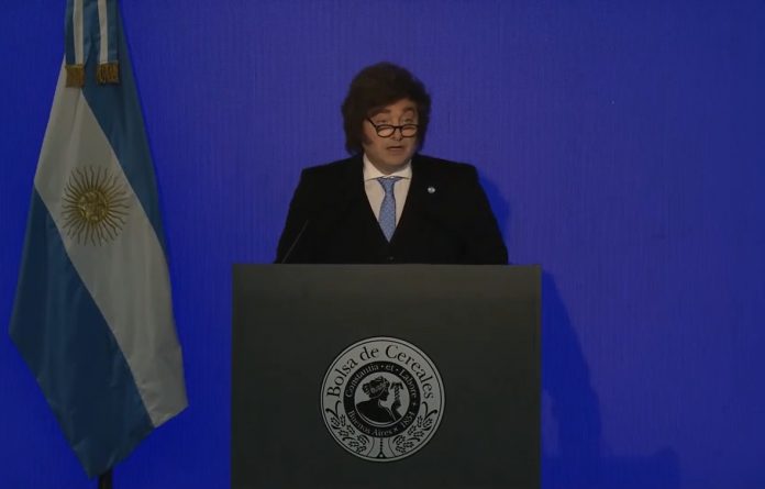 Confianza en Milei: cayó 5,9% y empató su menor nivel