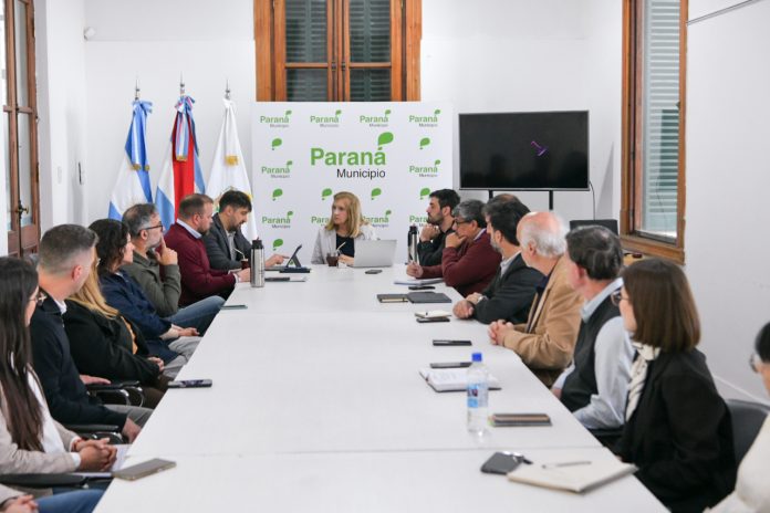 Paraná digitaliza trámites y avanza en obras clave con recursos propios