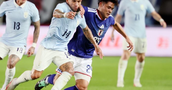 Forlán debutó como DT de Uruguay y cayó 3-1 con Japón