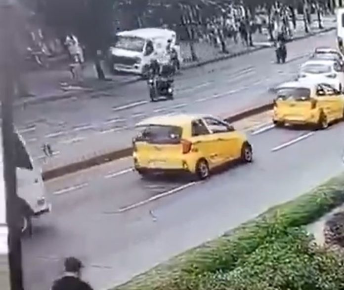 Aerovan subió al andén en Manizales: una mujer murió y el conductor huyó