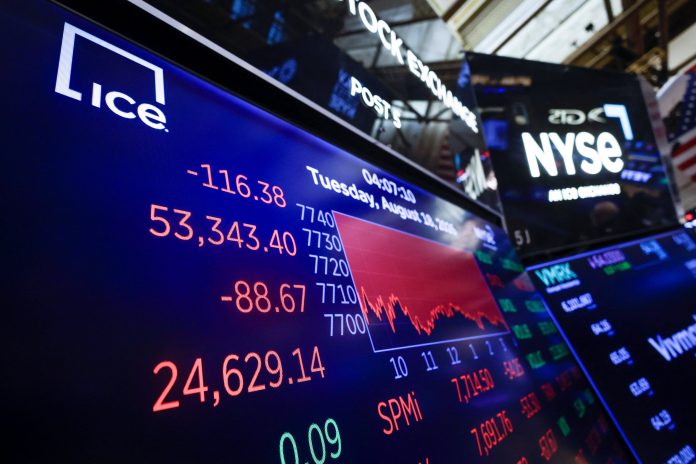 Wall Street cayó tras un empleo que pone a la Fed al borde de subir tasas