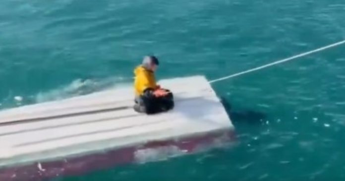 Tres días a la deriva en Alaska: rescataron a un chico de 15 años que vio morir a su familia