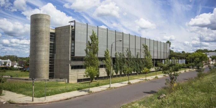 Salto Grande financia casi un millón de dólares para la universidad uruguaya de Salto