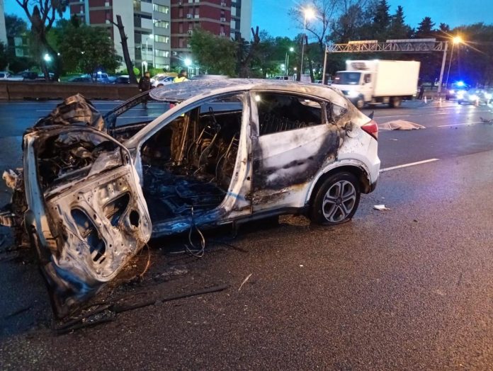 Choque e incendio en la Panamericana: un muerto en Vicente López, Buenos Aires