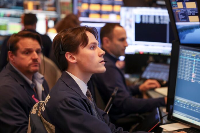 Bajo efecto Brasil, cayeron acciones y bonos argentinos y subió el riesgo país