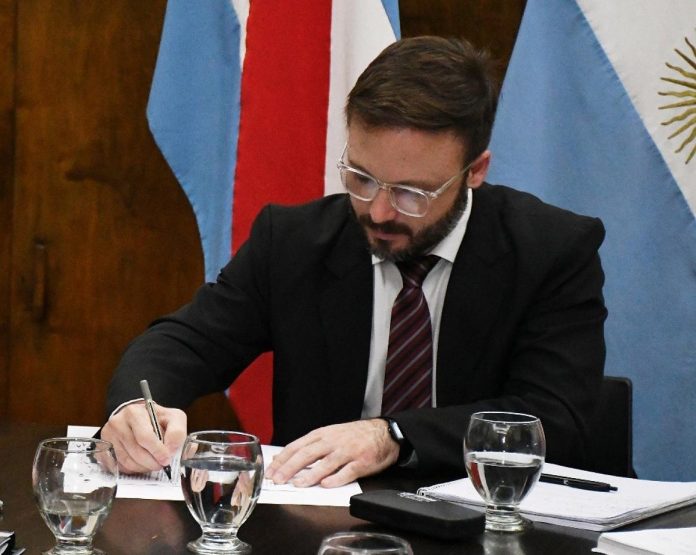 Azcué cierra obra de 2018: INCAR devolverá dinero con horas de retroexcavadora