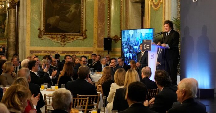 Recesión, riesgo país y pelea en el Gabinete por el plan económico