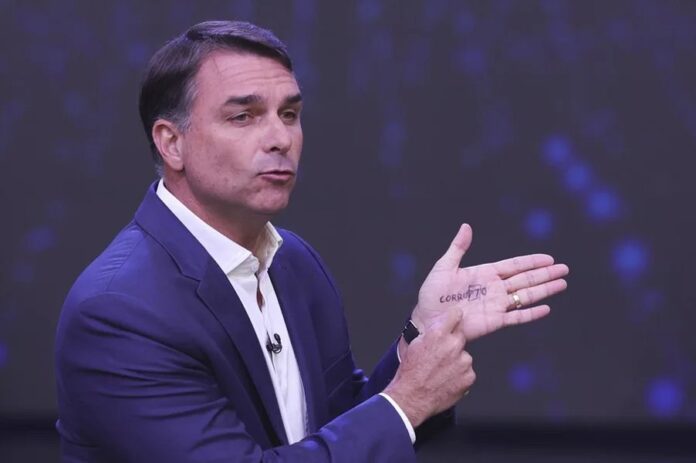 Lula desafía a Flávio Bolsonaro a abrir cuentas antes del balotaje en Brasil