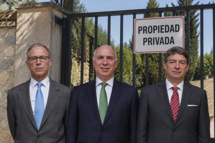 Tres jueces y el no ciudadano a la ley de tierras