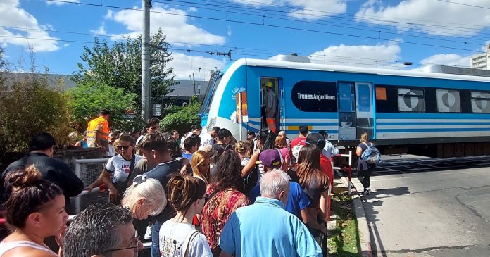 Tres de cada cuatro trenes con revisiones atrasadas: la crisis ferroviaria
