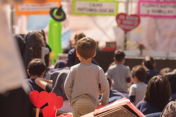Del aula a la plaza: la escuela itinerante de AGMER en Concordia