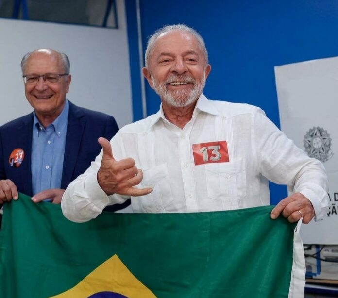 Lula revirtió a Flávio Bolsonaro y logró un cuarto mandato inédito en Brasil
